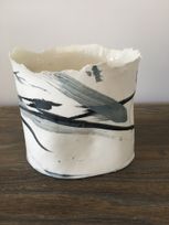 Porcelaine flax clay vessel form 15cm H 16cm W